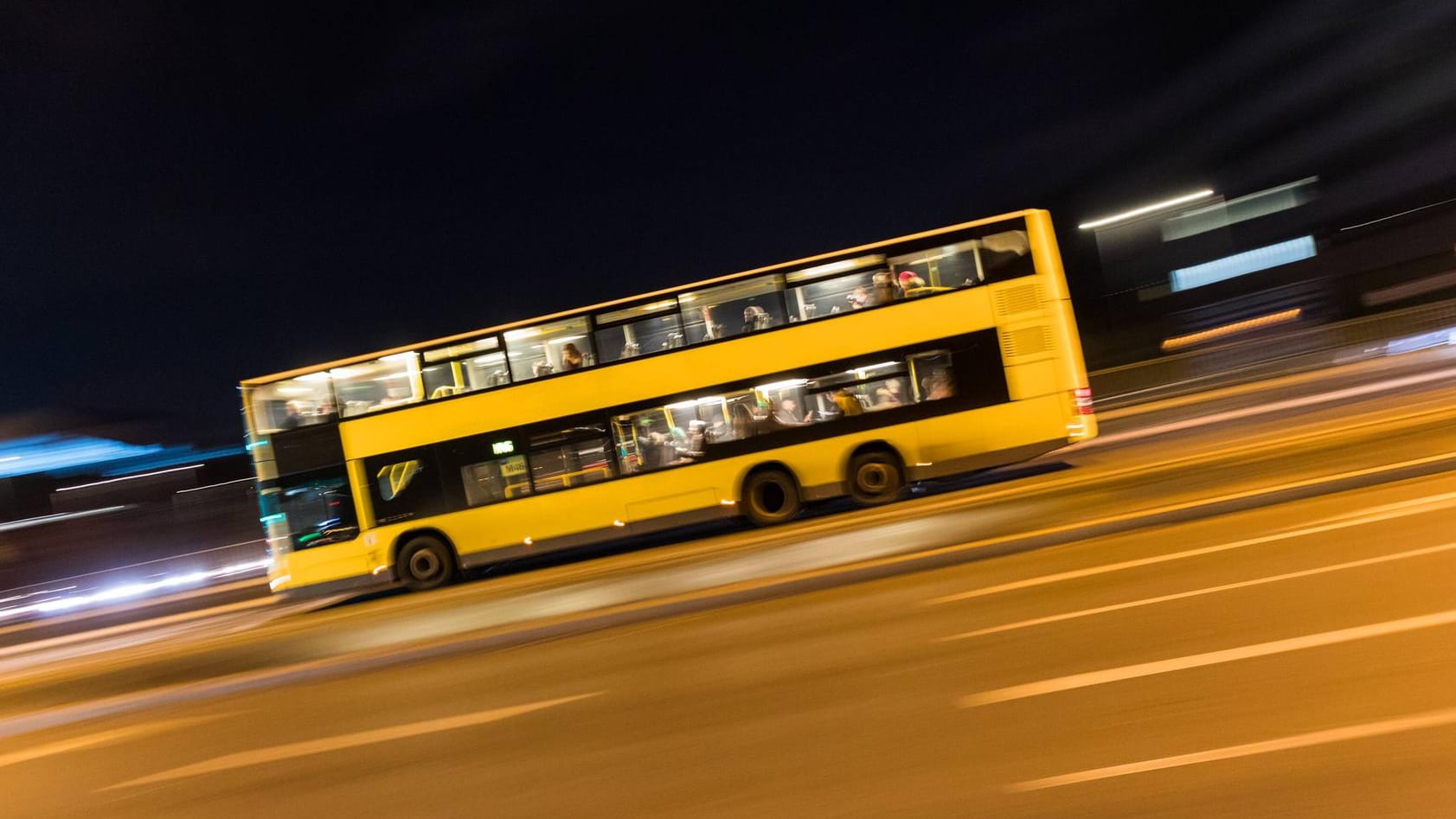 Bus in Berlin: Dass Autofahrer die Busspur blockieren, kommt öfter vor. (Symbolfoto) Bus in Berlin: Dass Autofahrer die Busspur blockieren, kommt öfter vor. (Symbolfoto)