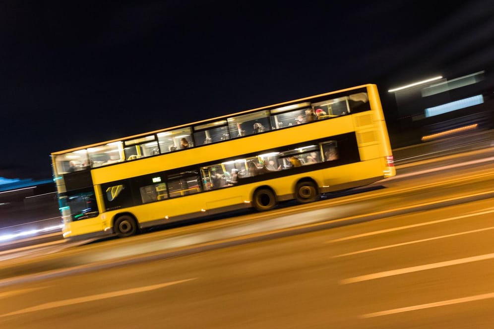 Bus in Berlin: Dass Autofahrer die Busspur blockieren, kommt öfter vor. (Symbolfoto)