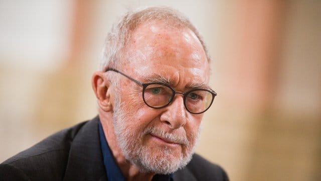 Gerhard Richter hatte einige Entwürfe in der Papiertonne vor seinem Haus entsorgt, weil er sie als misslungen betrachtete.