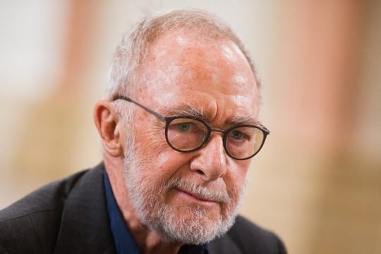 Gerhard Richter hatte einige Entwürfe in der Papiertonne vor seinem Haus entsorgt, weil er sie als misslungen betrachtete.