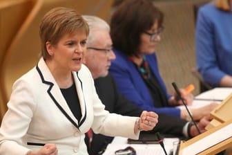 Sturgeon warb im schottischen Parlament für ein weiteres Unabhängigkeitsreferendum.