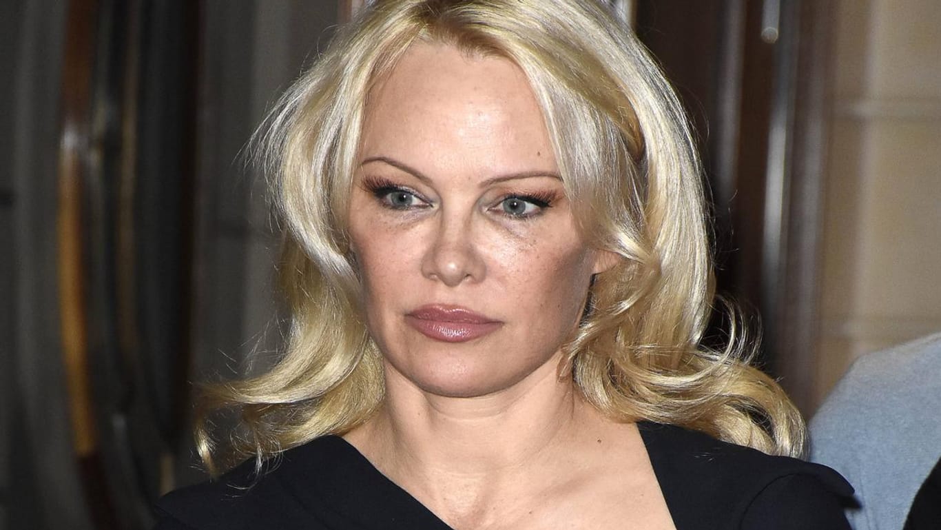 Pamela Anderson: Die Schauspielerin mischt sich immer wieder auch in gesellschaftliche Themen ein.
