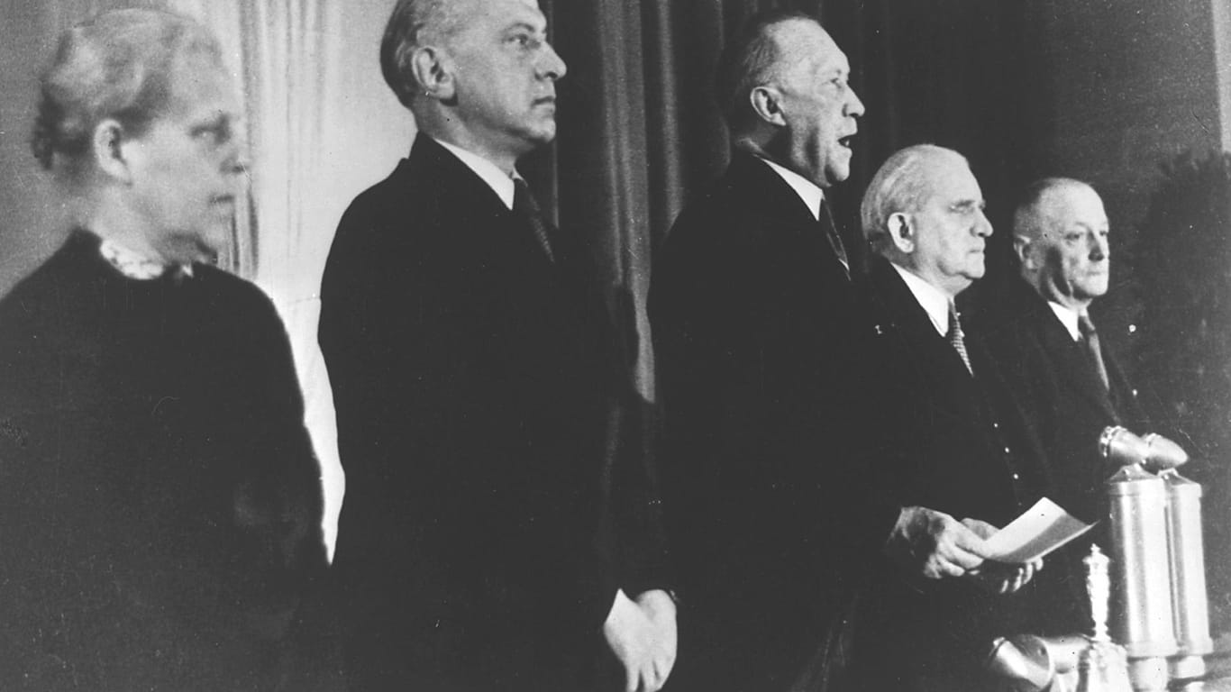 Konrad Adenauer bei Gründung der Bundesrepublik Deutschland am 23. Mai 1949.