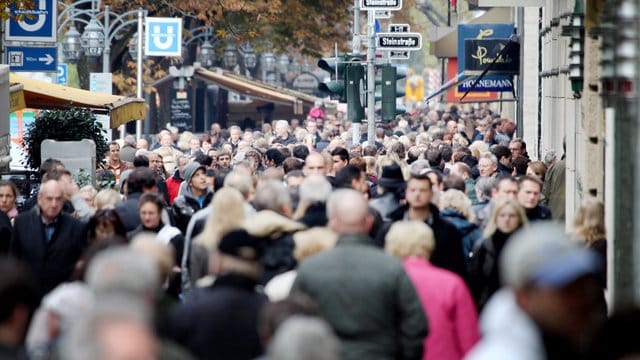 Einkaufsstraße in einer deutschen Großstadt.