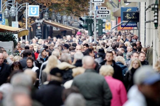 Einkaufsstraße in einer deutschen Großstadt.