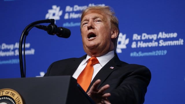 Donald Trump auf einer Konferenz zum Drogenmissbrauch. Donald Trump auf einer Konferenz zum Drogenmissbrauch.