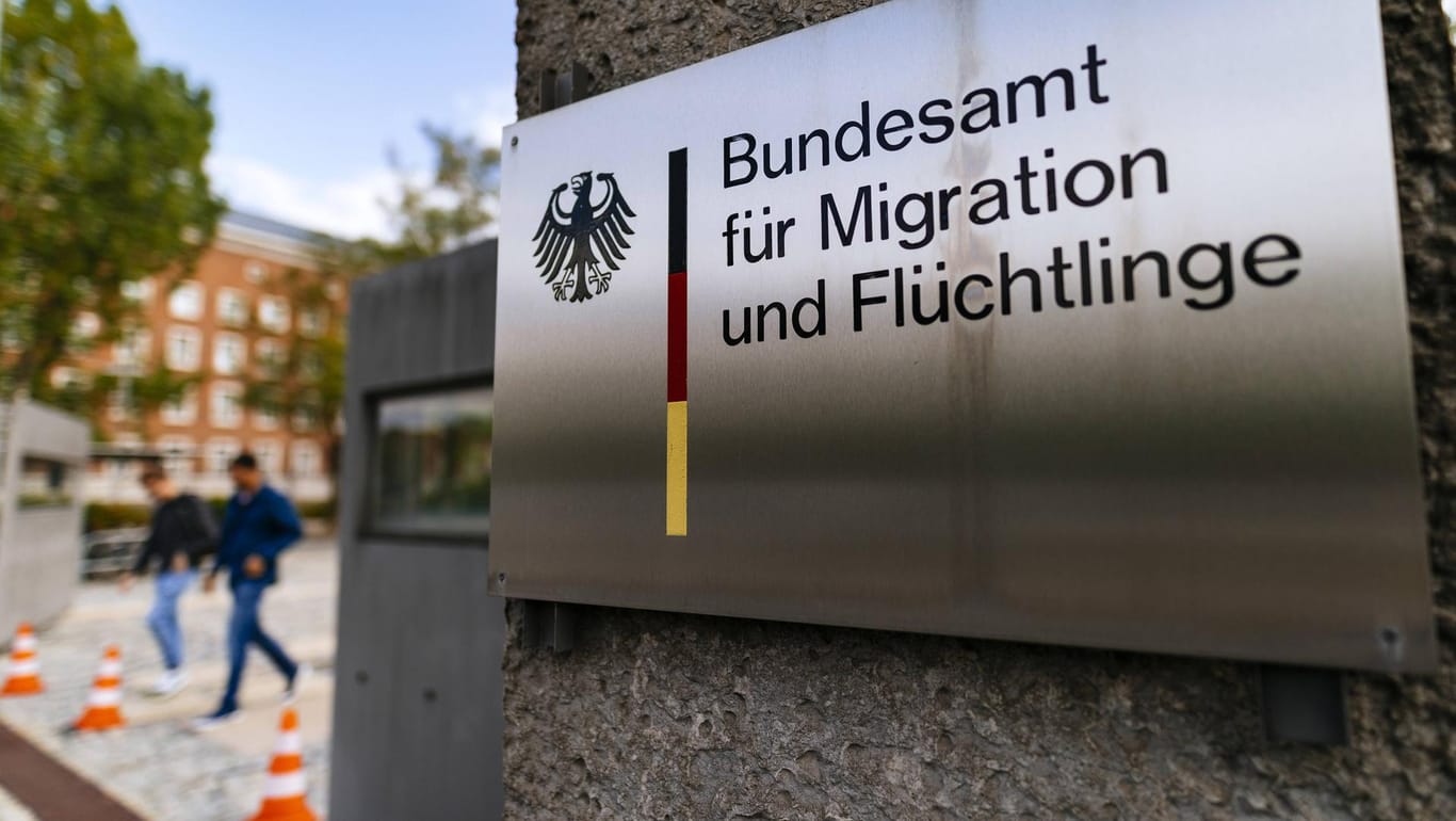 Bundesamt für Migration und Flüchtlinge in Nürnberg: 140.000 Menschen erhielten vor dort voriges Jahr einen positiven Asylbescheid.