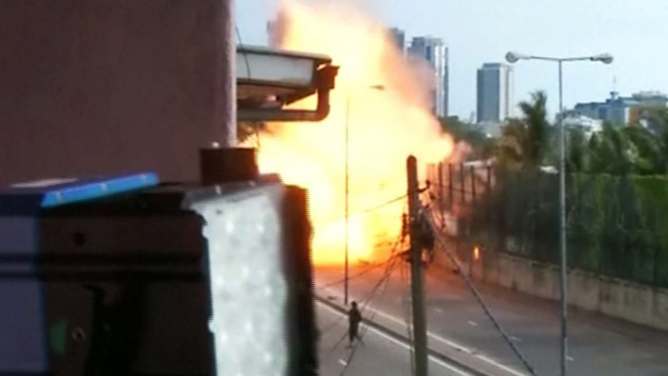 Der Moment der Explosion vor der Kirche St.-Antonius in Colombo: Die koordinierten Anschläge trafen mehrere Kirchen und Hotels.