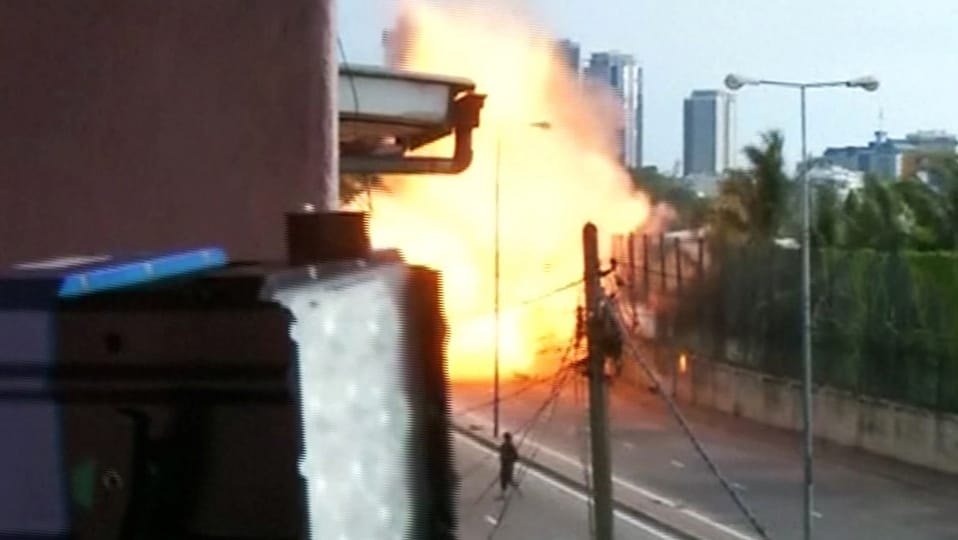 Der Moment der Explosion vor der Kirche St.-Antonius in Colombo: Die koordinierten Anschläge trafen mehrere Kirchen und Hotels.