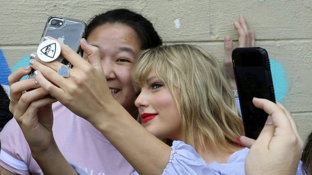 Taylor Swift überrascht ihre Fans in Nashville.