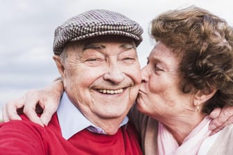 Frisch verliebte Senioren: Grund für eine neue Partnersuche im Alter ist oft eine Trennung. (Symbolbild)