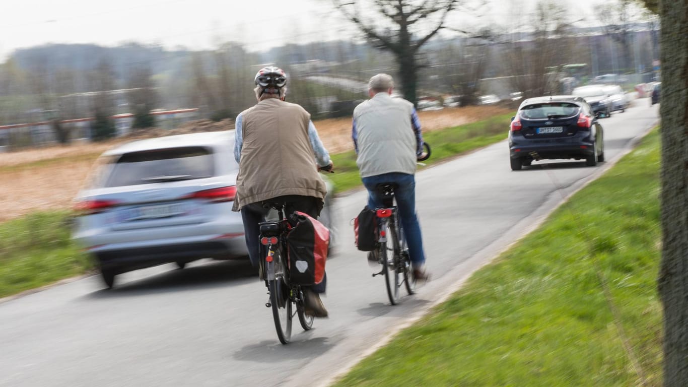 Radfahrer: Beim Überholen sollten Autofahrer stets einen ausreichenden seitlichen Sicherheitsabstand einhalten.