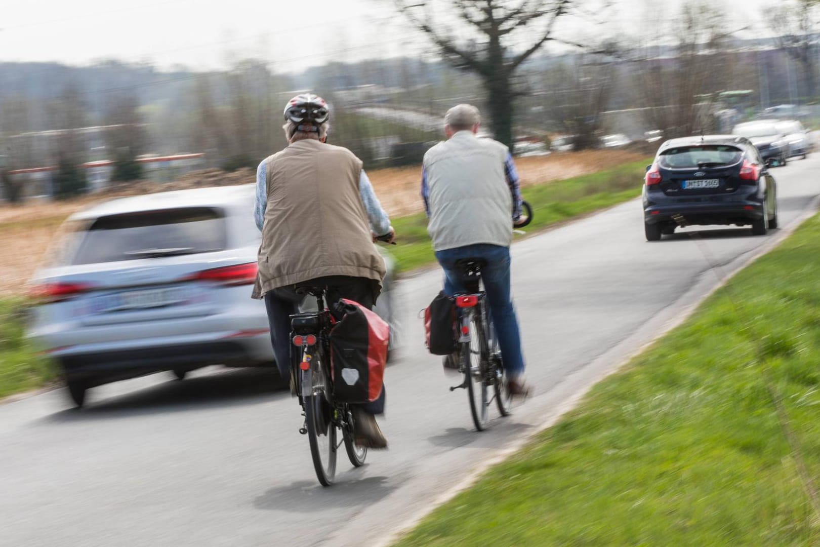 Radfahrer: Beim Überholen sollten Autofahrer stets einen ausreichenden seitlichen Sicherheitsabstand einhalten.