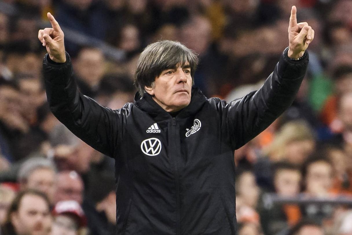 Dirigiert seine Mannschaft diesmal ins Ausland: Bundestrainer Jogi Löw.