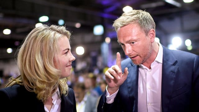 Gute Ergebnisse für beide: Linda Teuteberg, die neue FDP-Generalsekretärin, und Parteichef Christian Lindner beim Bundesparteitag der Liberalen.