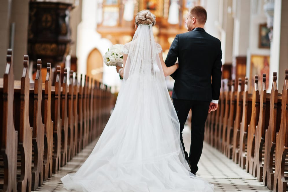 Weg zum Traualtar: Viele Paare lassen sich lieber an ungewöhnlichen Orten als in der Kirche trauen.
