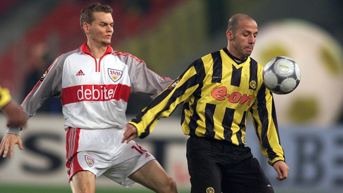 BVB-Urgestein in Aktion: Giuseppe Reina (r.) schirmt den Ball in dieser Szene aus dem Jahr 2000 gegen Stuttgarts Bradley Carnell ab.