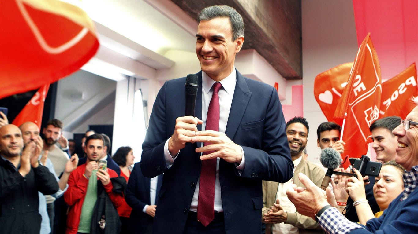 Pedro Sanchez auf Wahlkampftour: Der spanische Premierminister hat wenige Monate nach seiner Amtseinführung Neuwahlen ausgerufen. Jetzt muss er schon wieder um seine Wähler werben.
