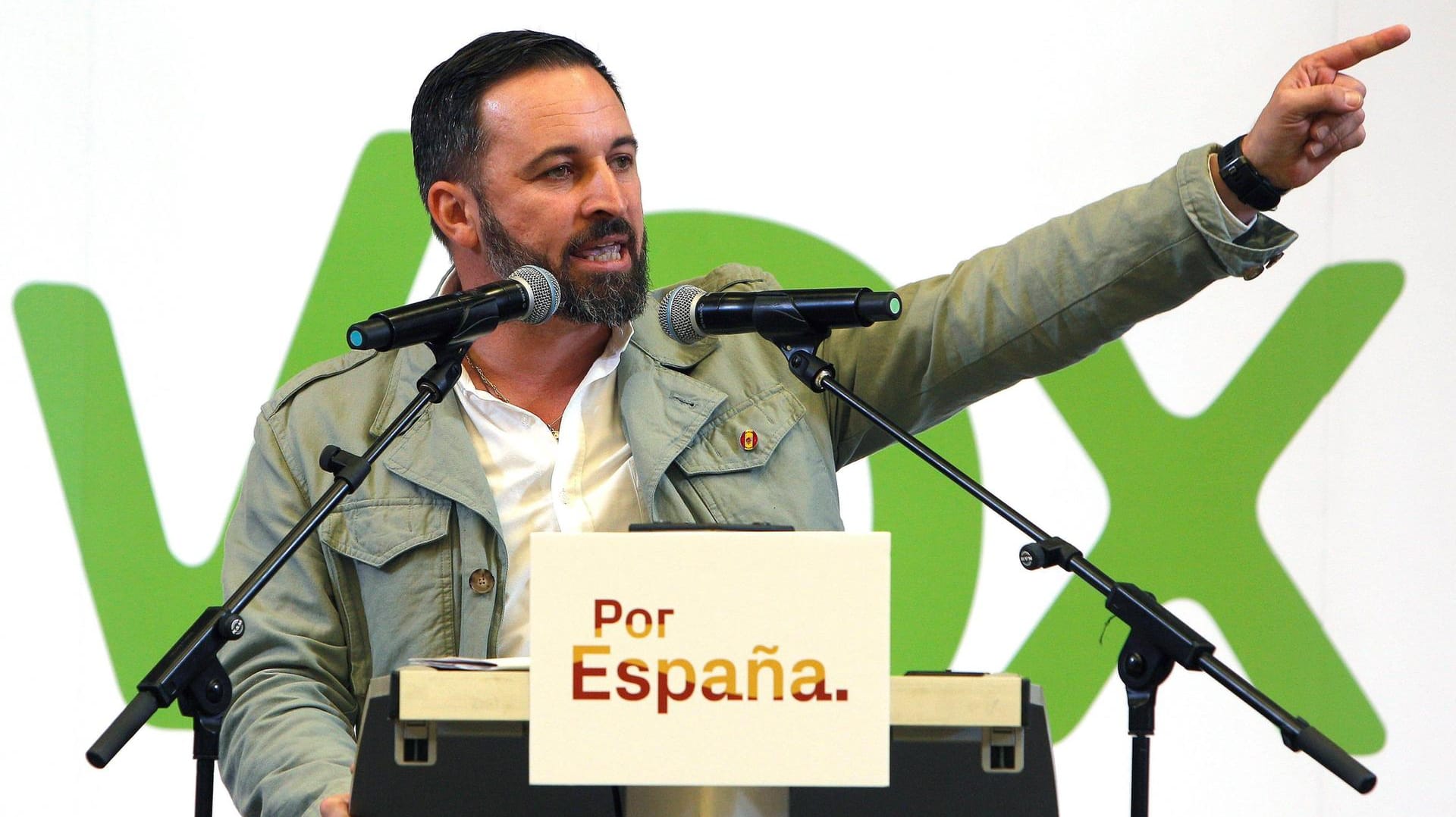 Santiago Abascal: Die Vox-Partei von Abascal könnte laut Umfragen ein zweistelliges Ergebnis generieren. Die Kernthemen für den Wahlkampf sind illegale Einwanderung und eine Lockerung des Umweltschutzes.