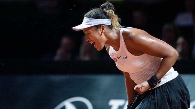 Naomi Osaka hat sich gegen Donna Vekic ins Halbfinale von Stuttgart gekämpft.