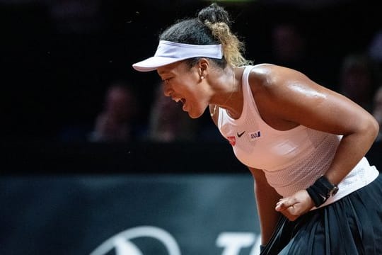 Naomi Osaka hat sich gegen Donna Vekic ins Halbfinale von Stuttgart gekämpft.