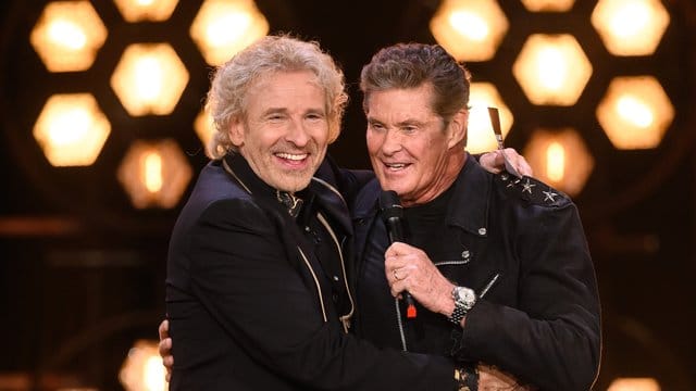 Thomas Gottschalk (l) und David Hasselhoff in "50 Jahre ZDF Hitparade".