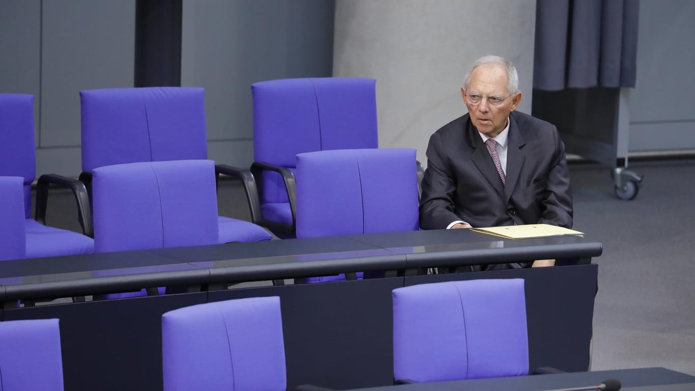 Bundestagspräsident Wolfgang Schäuble im Parlament: Nachdem sein Vorschlag für eine Wahrechtsreform gescheitert ist, müssen nun die Fraktionsvorsitzenden der Parteien eine Lösung präsentieren.