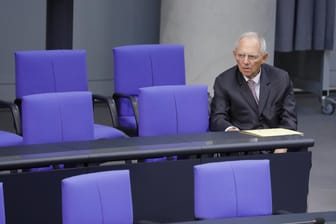 Bundestagspräsident Wolfgang Schäuble im Parlament: Nachdem sein Vorschlag für eine Wahrechtsreform gescheitert ist, müssen nun die Fraktionsvorsitzenden der Parteien eine Lösung präsentieren.