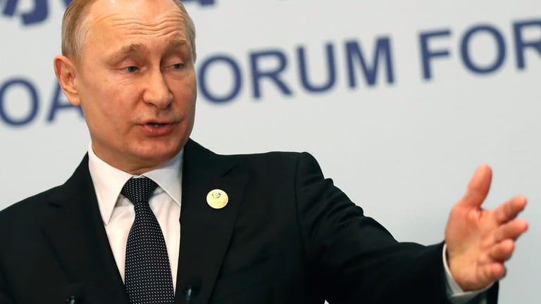 Russlands Präsident Wladimir Putin: Erst am Mittwoch stellte er der Bevölkerung der Ostukraine russische Pässe in Aussicht. Viele Staaten reagierten mit Kritik.