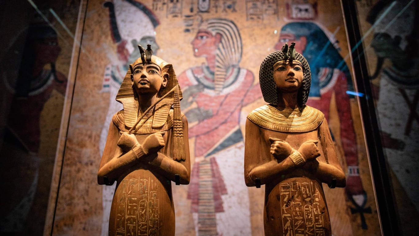 Schätze aus der Grabkammer Tutenchamuns in Paris: Der legendäre Pharao kam erst als siebtes Kind auf die Welt – vor ihm regierten seine großen Schwestern.