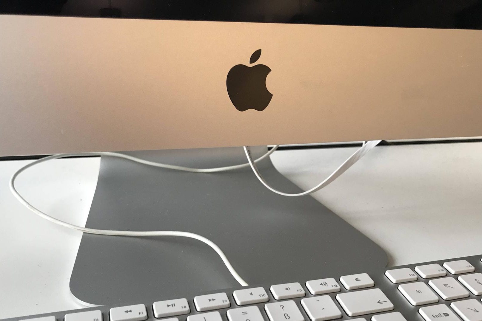 Ein Mac-Computer (Symbolbild): Sicherheitsexperten warnen vor mehr Schadsoftware für macOS.