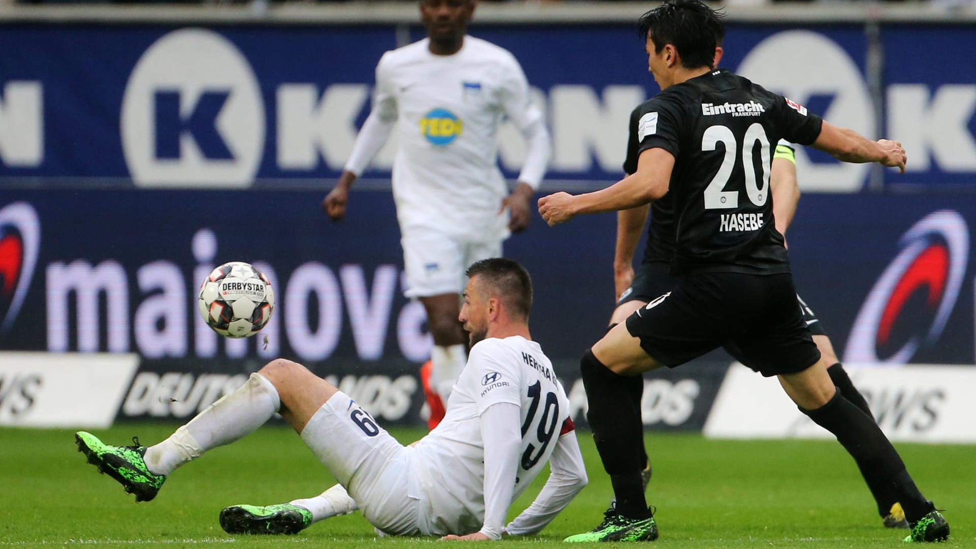 Keine Tore im Frankfurter Waldstadion.