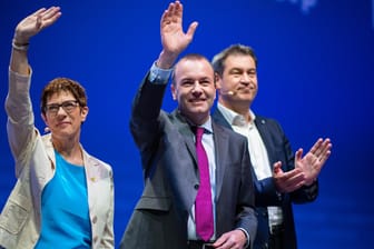 Auftakt zum Europa-Wahlkampf in Münster: CDU-Chefin Annegret Kramp-Karrenbauer, EVP-Spitzenkandidat Manfred Weber (CSU, M.) und CSU-Chef Markus Söder.