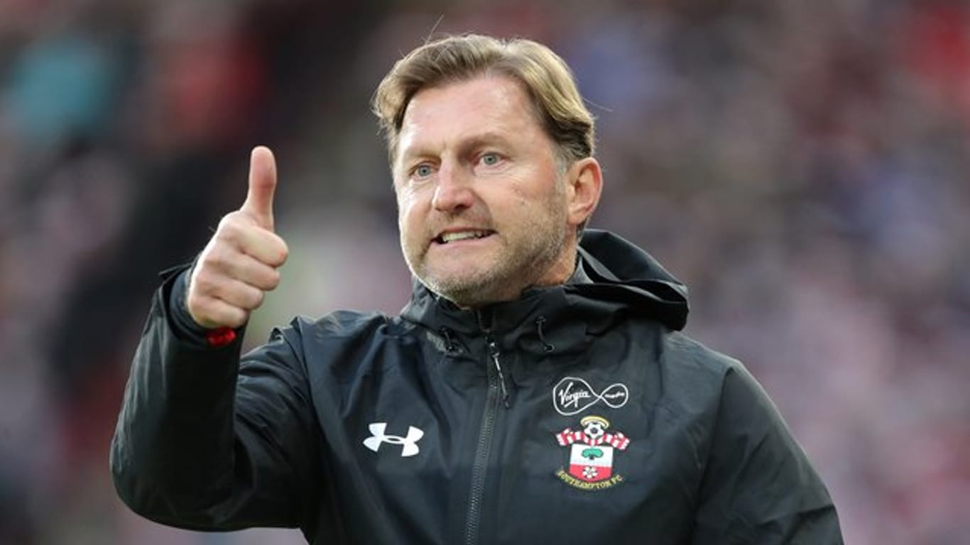 Southamptons Trainer Ralph Hasenhüttl hat mit seiner Mannschaft den Klassenerhalt in der Premier League erreicht.