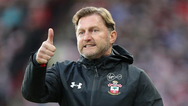 Southamptons Trainer Ralph Hasenhüttl hat mit seiner Mannschaft den Klassenerhalt in der Premier League erreicht. Southamptons Trainer Ralph Hasenhüttl hat mit seiner Mannschaft den Klassenerhalt in der Premier League erreicht.