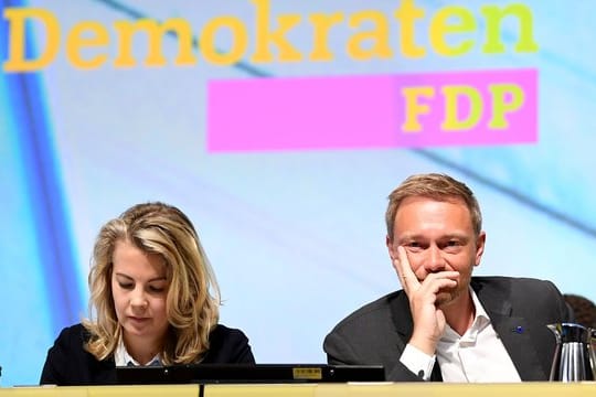 Linda Teuteberg, FDP-Generalsekretärin, und Christian Lindner, Fraktionsvorsitzender und Parteivorsitzender der FDP, in Berlin.