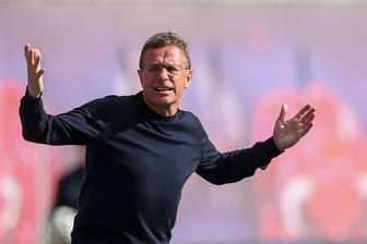 Trainer und Sportdirektor Ralf Rangnick erlebte beim Sieg der Leipziger über den SC Freiburg ein Gefühlschaos.