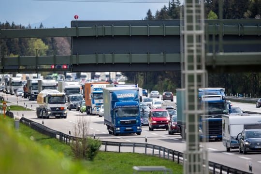 Verkehr auf der Autobahn Verkehr auf der Autobahn