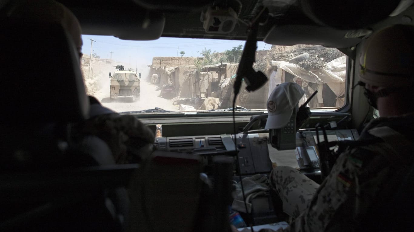 Deutsche Soldaten in einem Allschutzfahrzeug Dingo: Mittlerweile ist das Gebiet wieder in den Händen der Taliban.