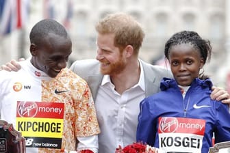 Der Kenianer Eliud Kipchoge hat zum vierten Mal den London-Marathon gewonnen.