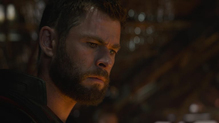 "Thor" (Chris Hemsworth) und seine Superhelden-Kollegen werden in tiefste Abgründe gestoßen und müssen wieder herausfinden.
