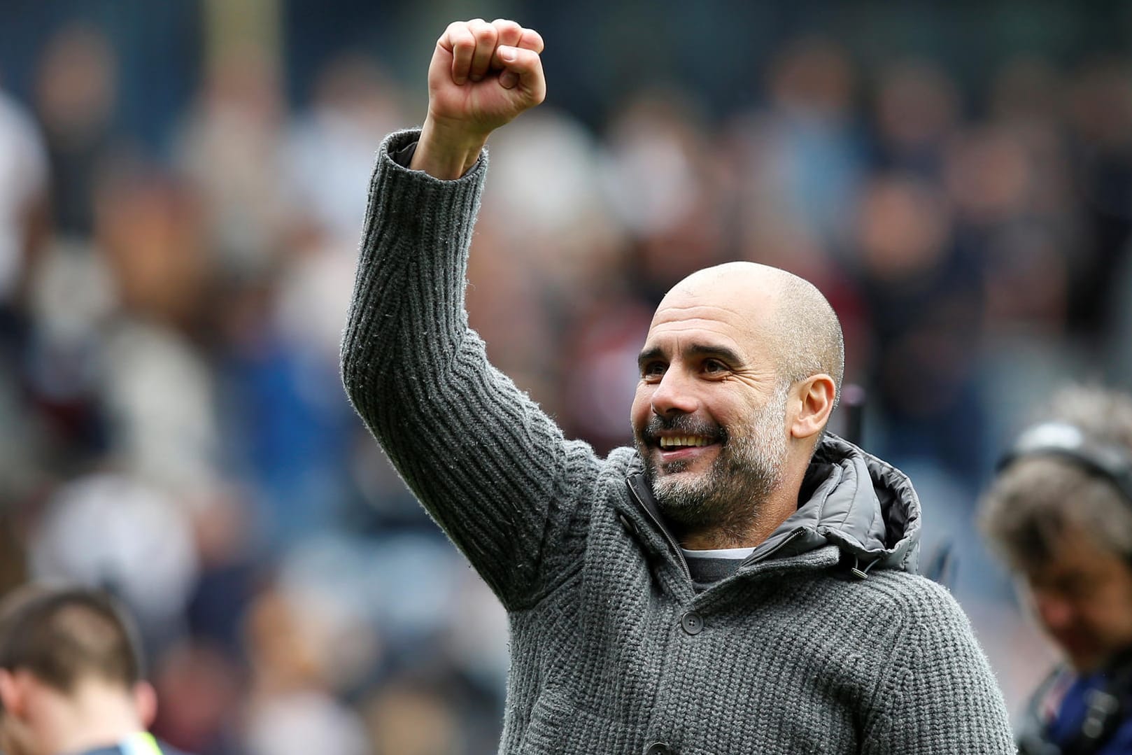 Nächster Schritt zum Titel: Pep Guardiola feiert Citys Erfolg gegen den FC Burnley.