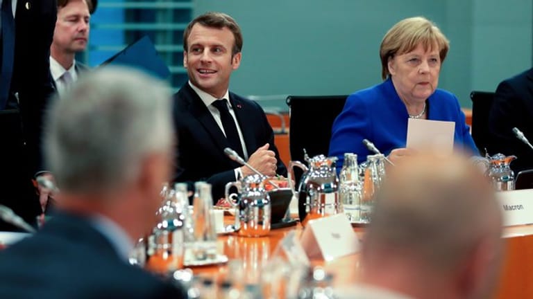 Angela Merkel und Emmanuel Macron haben die Staats- und Regierungschefs von Bosnien-Herzegowina, Kroatien, Kosovo, Montenegro, Serbien und Slowenien ins Kanzleramt nach Berlin eingeladen.