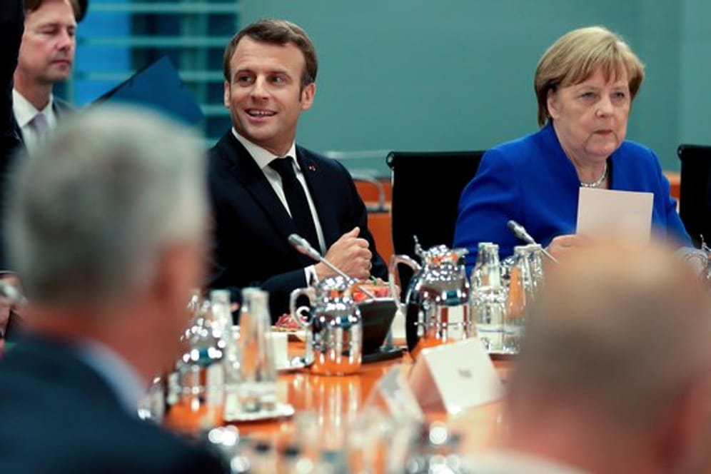 Angela Merkel und Emmanuel Macron haben die Staats- und Regierungschefs von Bosnien-Herzegowina, Kroatien, Kosovo, Montenegro, Serbien und Slowenien ins Kanzleramt nach Berlin eingeladen.