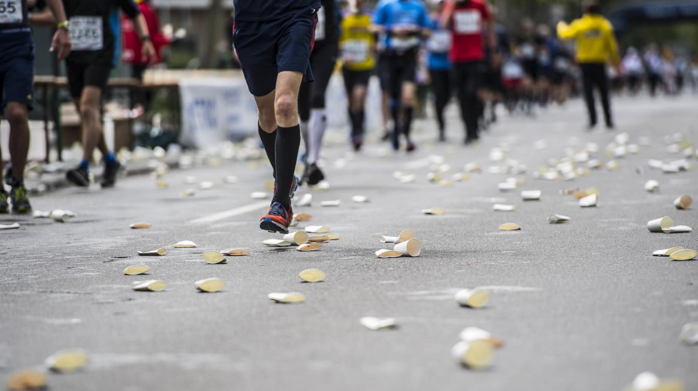 Marathon in Düsseldorf: Der Mann brach bei Kilometer 20 zusammen.