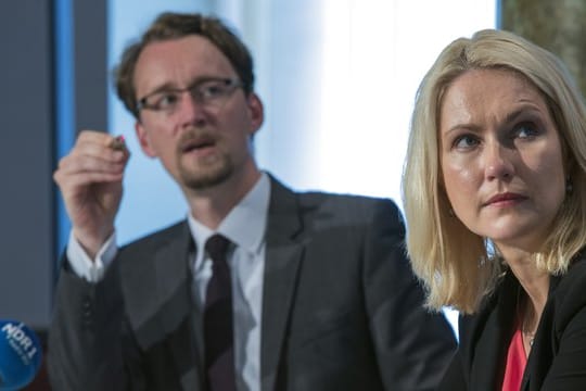 Kein Traumpaar: Der Finanzminister von Mecklenburg-Vorpommern, Mathias Brodkorb (SPD), ist zurückgetreten, weil er mit Ministerpräsidentin Manuela Schwesig (SPD) nicht zurechtkommt.