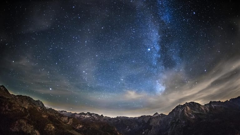 Bessere Aussichten über den Alpen: Auf diesem Foto ist die Milchstraße zu sehen. (Archivbild)