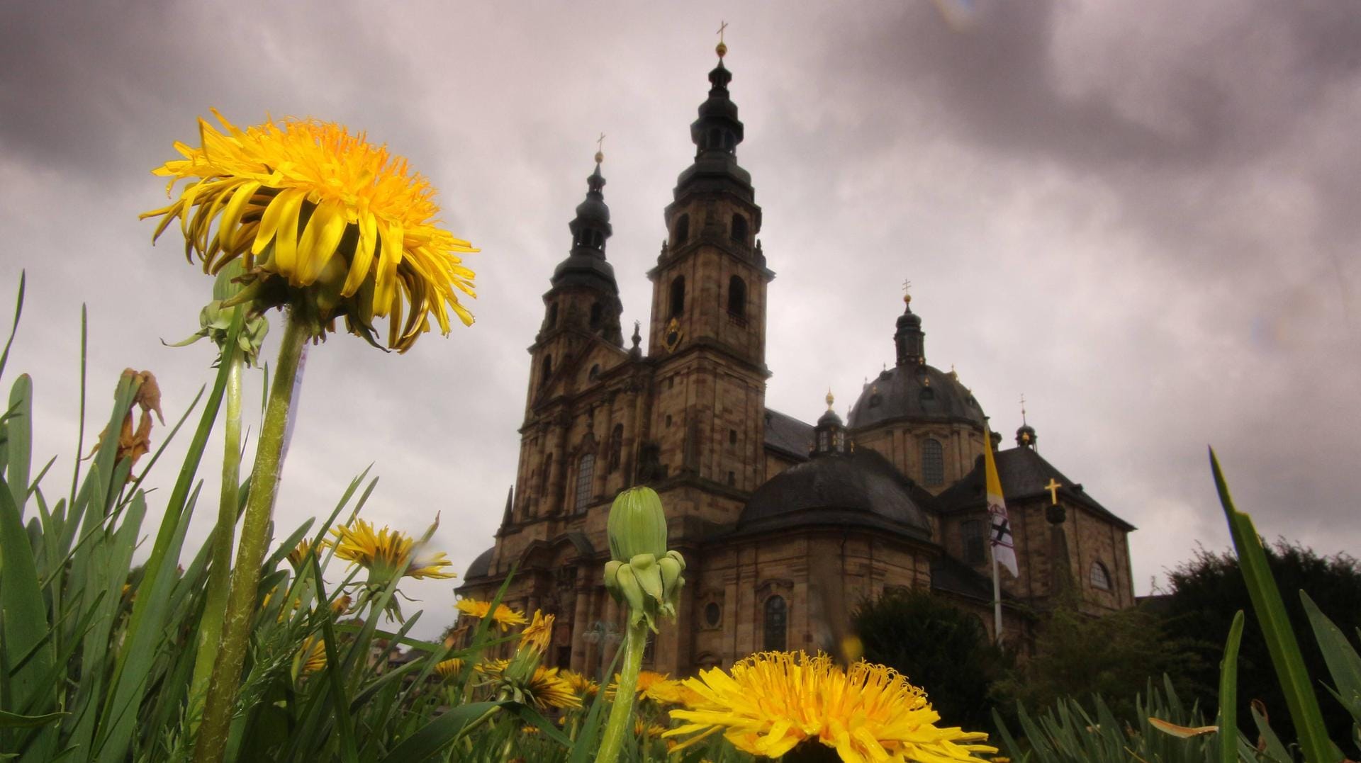 Wie hier in Hessen bleibt das Wetter abwechslungsreich: Nach ansteigenden Temperaturen wird es merklich frischer mit Werten bis zu 12 Grad.