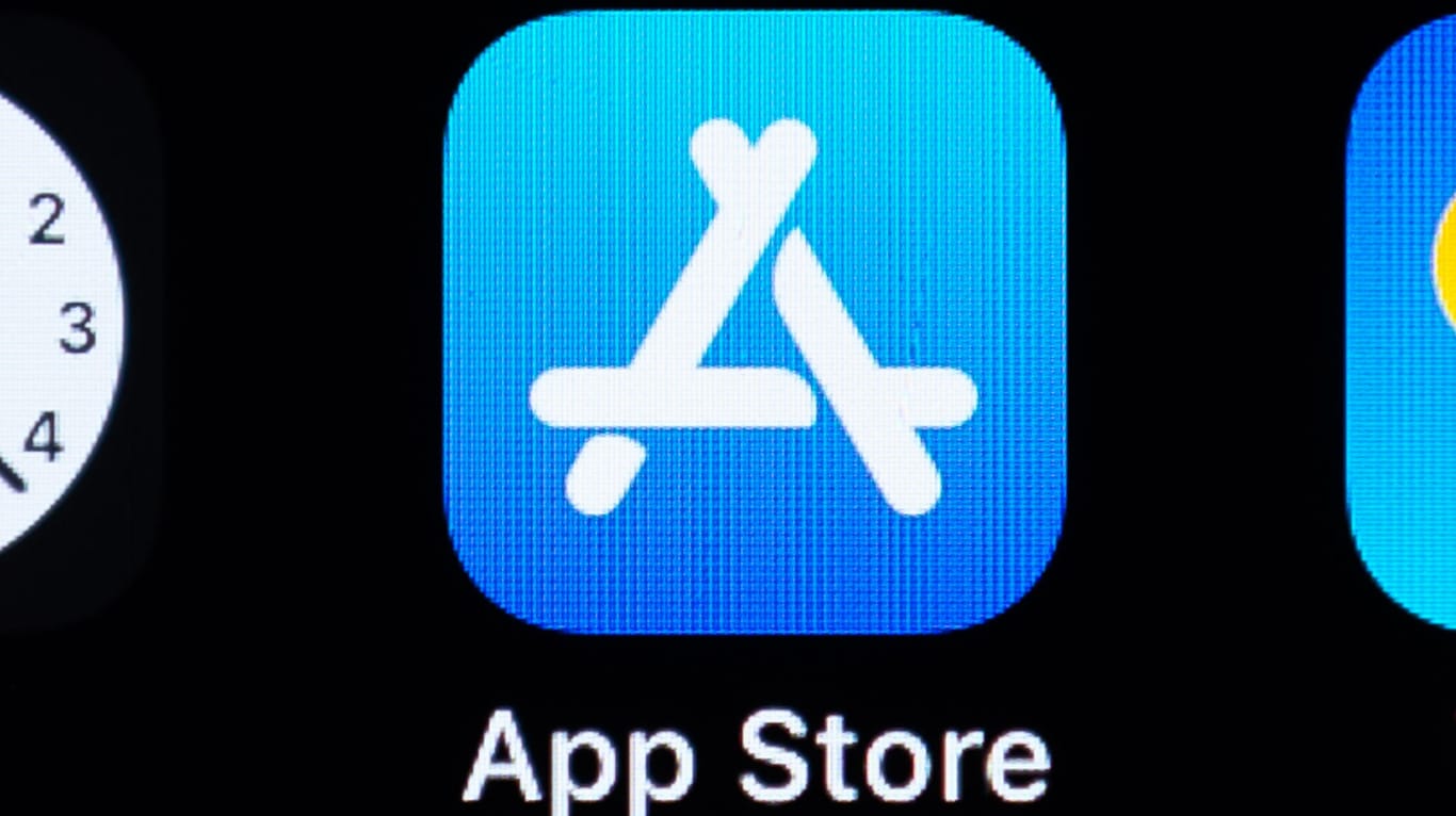 Das Logo vom App Store: Apple hat mehrere Anwendungen aus seinem App Store verbannt, mit denen Eltern die Nutzung eines iPhones oder iPads ihrer Kinder kontrollieren können.
