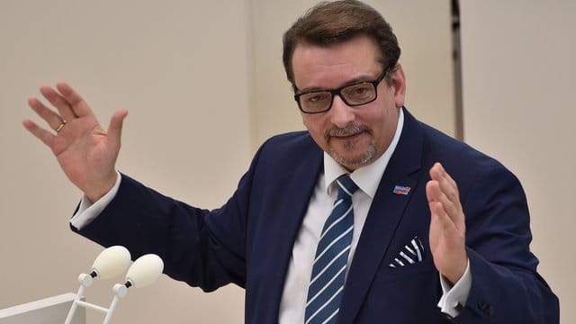 Der bisher zur AfD gehörende Brandenburger Landtagsabgeordnete Sven Schröder verlässt die Partei. Der bisher zur AfD gehörende Brandenburger Landtagsabgeordnete Sven Schröder verlässt die Partei.